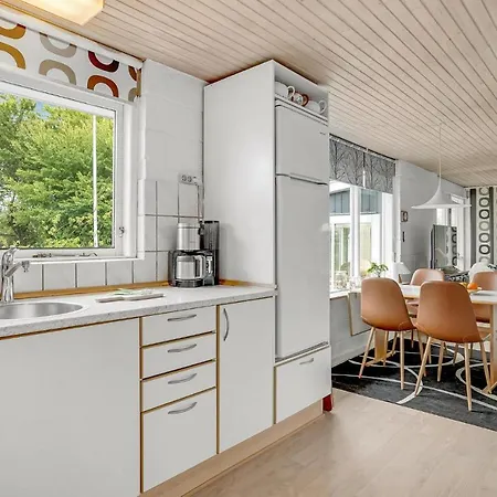 Lovely In Juelsminde With Kitchen Vakantiehuis *